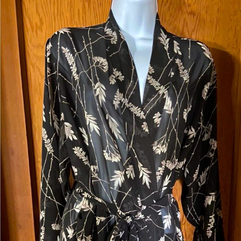 INC International Concepts Black and White Floral Robe
